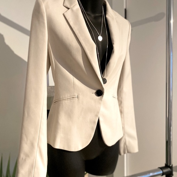 H&M CREAM BLAZER - Picture 1 of 5